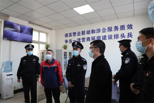 李平局长在驻企警务室指导工作